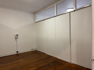 COMMERCIAL SPACE WITH HUGE PASSING TRAFFIC - CURRENTLY SET UP AS A HAIR SALON