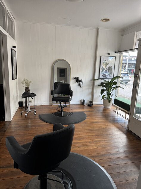 COMMERCIAL SPACE WITH HUGE PASSING TRAFFIC - CURRENTLY SET UP AS A HAIR SALON