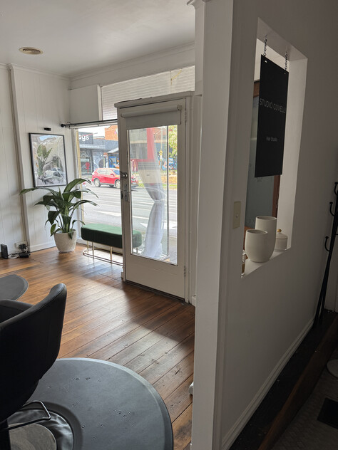 COMMERCIAL SPACE WITH HUGE PASSING TRAFFIC - CURRENTLY SET UP AS A HAIR SALON