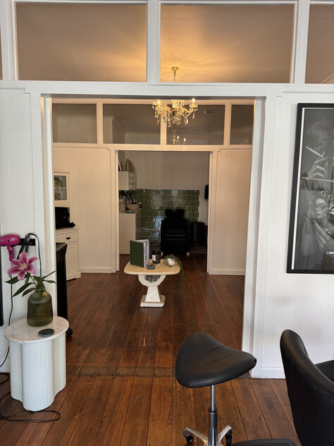 COMMERCIAL SPACE WITH HUGE PASSING TRAFFIC - CURRENTLY SET UP AS A HAIR SALON