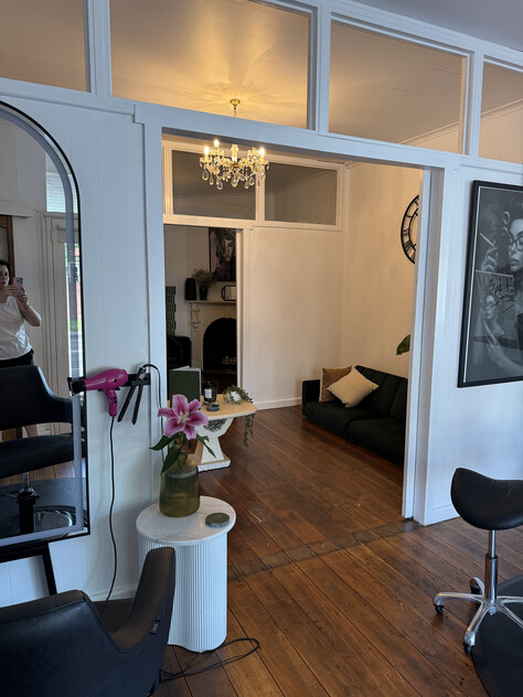 COMMERCIAL SPACE WITH HUGE PASSING TRAFFIC - CURRENTLY SET UP AS A HAIR SALON