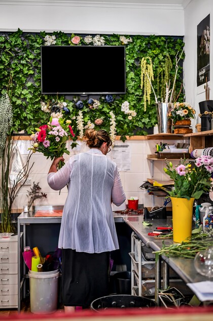 Popular Flower/Gift Shop with attached Cafe- The perfect 2 for 1