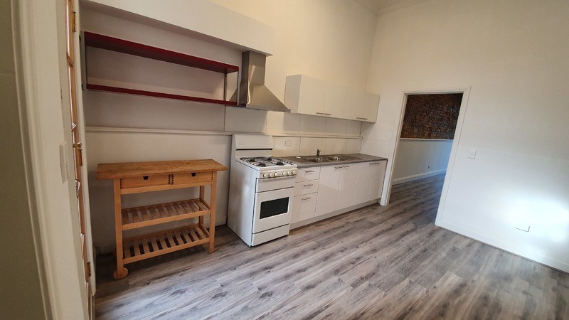 Competitively Priced Shop/Office in a great location