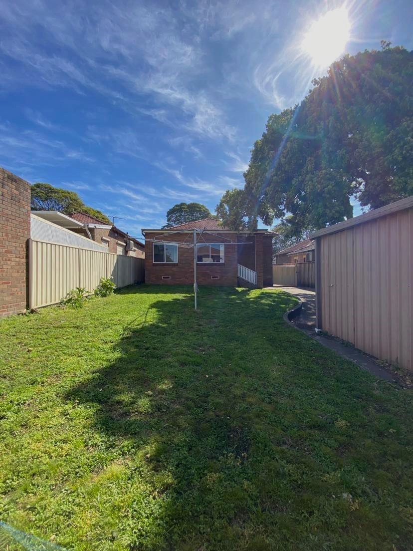 Perfect location, a stones throw from local shops, parks and bus stops