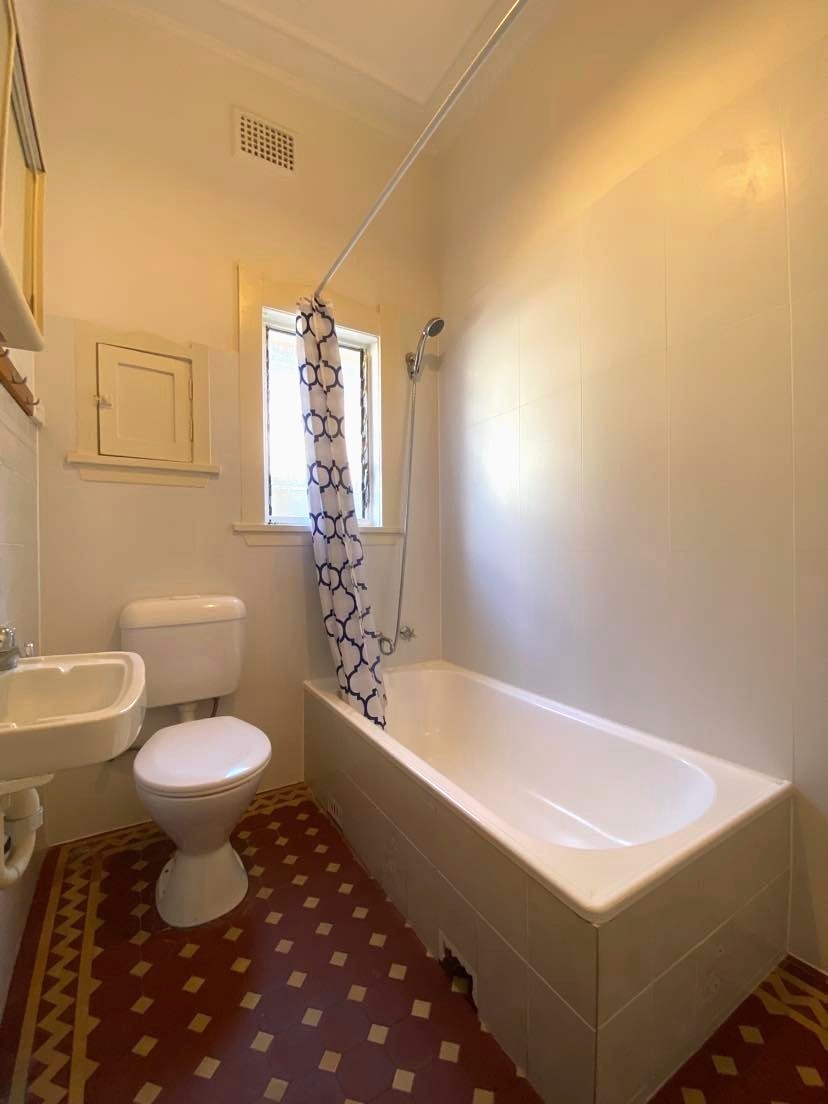 Perfect location, a stones throw from local shops, parks and bus stops