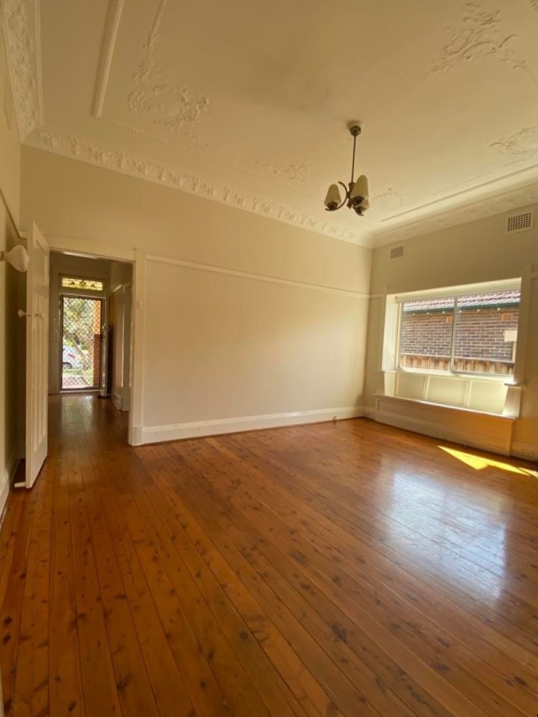 Perfect location, a stones throw from local shops, parks and bus stops
