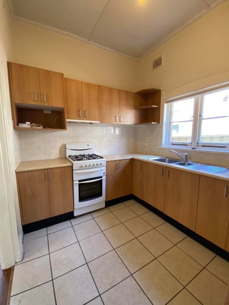 Perfect location, a stones throw from local shops, parks and bus stops