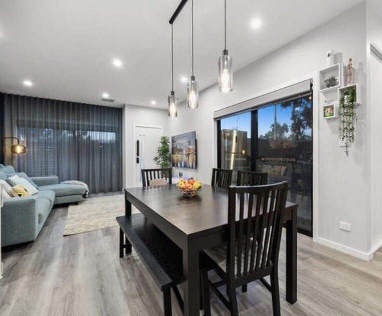 Modern 5 bedroom townhouse