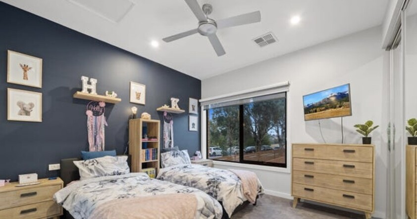 Modern 5 bedroom townhouse