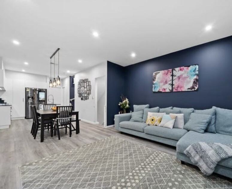 Modern 5 bedroom townhouse