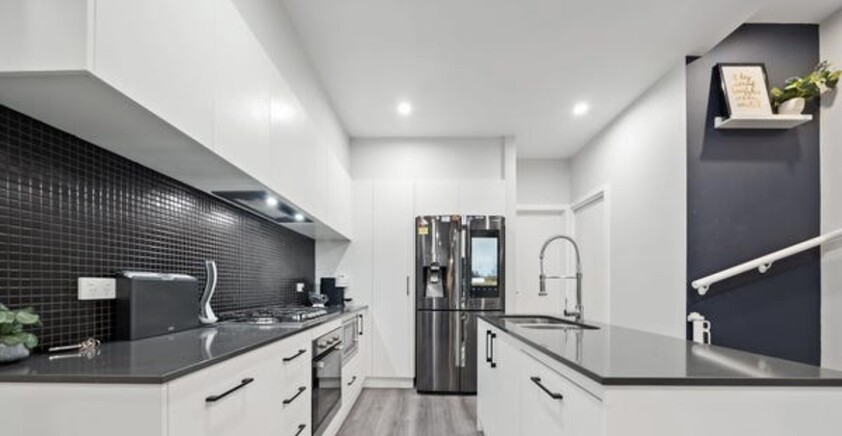 Modern 5 bedroom townhouse