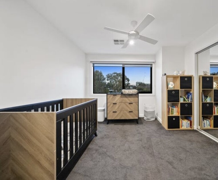 Modern 5 bedroom townhouse
