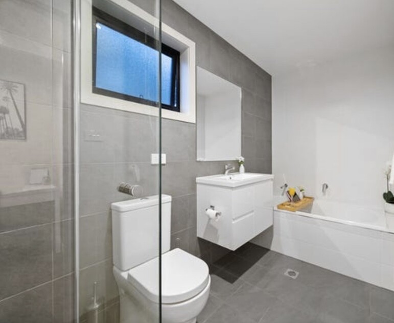 Modern 5 bedroom townhouse