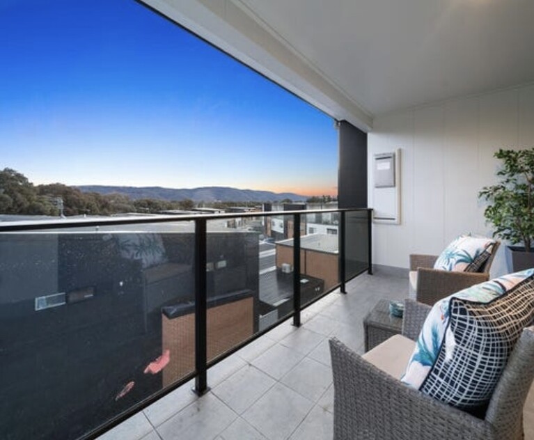 Modern 5 bedroom townhouse