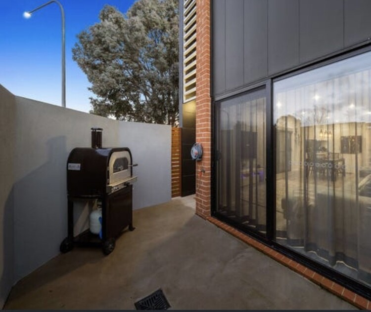 Modern 5 bedroom townhouse
