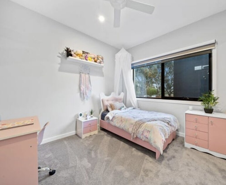 Modern 5 bedroom townhouse