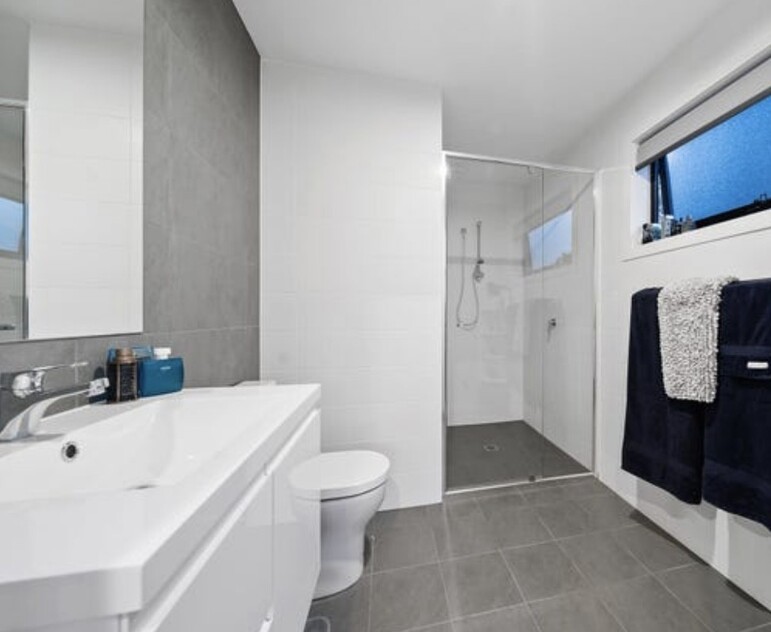 Modern 5 bedroom townhouse