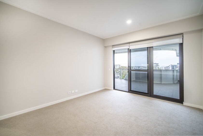 *PENDING APPLICATION* MODERN 1 BEDROOM, 1 BATHROOM UNFURNISHED APARTMENT