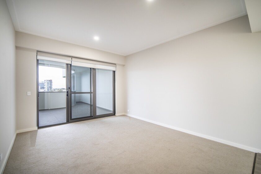 *PENDING APPLICATION* MODERN 1 BEDROOM, 1 BATHROOM UNFURNISHED APARTMENT