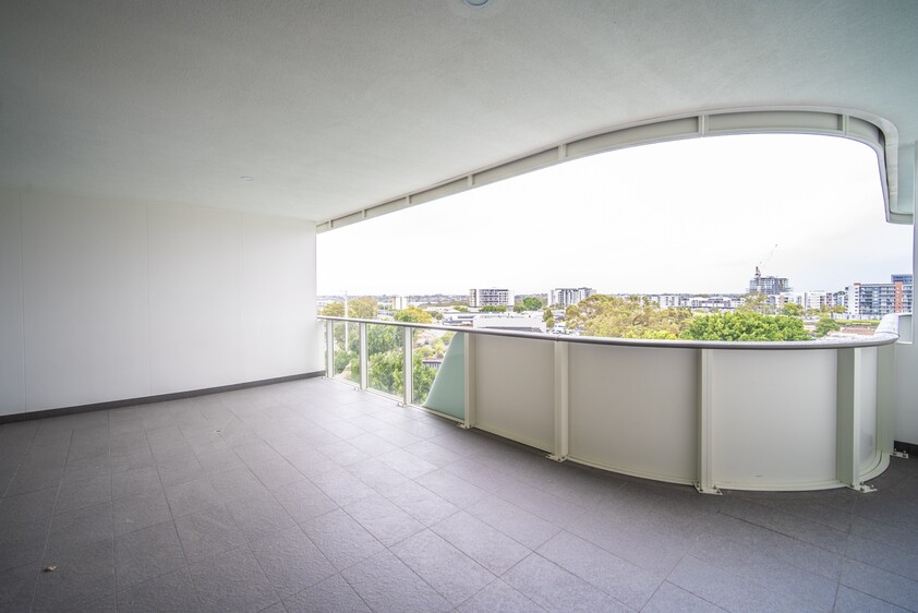 *PENDING APPLICATION* MODERN 1 BEDROOM, 1 BATHROOM UNFURNISHED APARTMENT