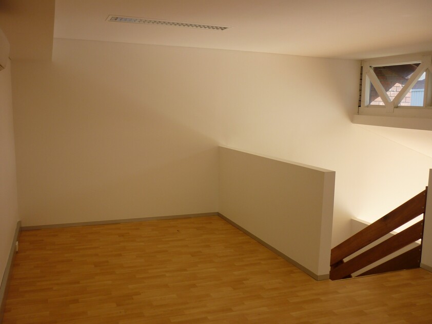 Superb & Versatile Shop/Office in Prospect’s Village Heart
