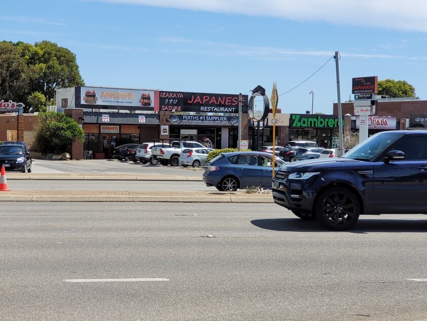 Opportunity to lease a well-established restaurant in a prime location with huge advertising exposure