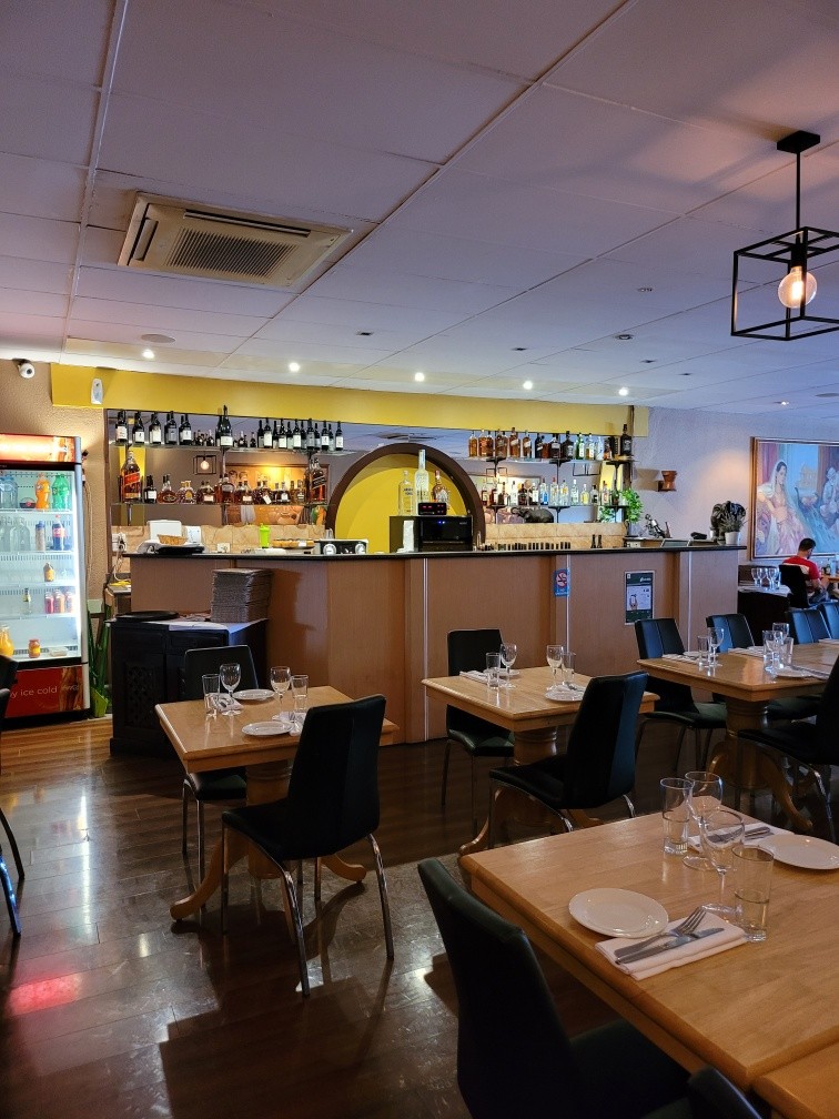 Opportunity to lease a well-established restaurant in a prime location with huge advertising exposure
