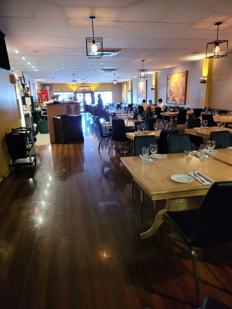 Opportunity to lease a well-established restaurant in a prime location with huge advertising exposure