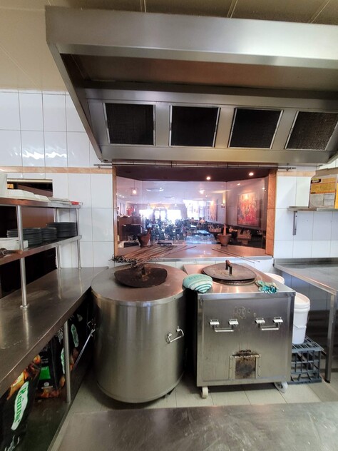Opportunity to lease a well-established restaurant in a prime location with huge advertising exposure