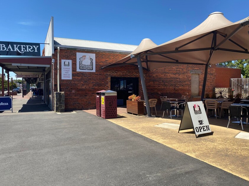 POPULAR BAKERY/CAFE/TAKEAWAY - GREAT COUNTRY TOWN - REDUCED FOR QUICK SALE