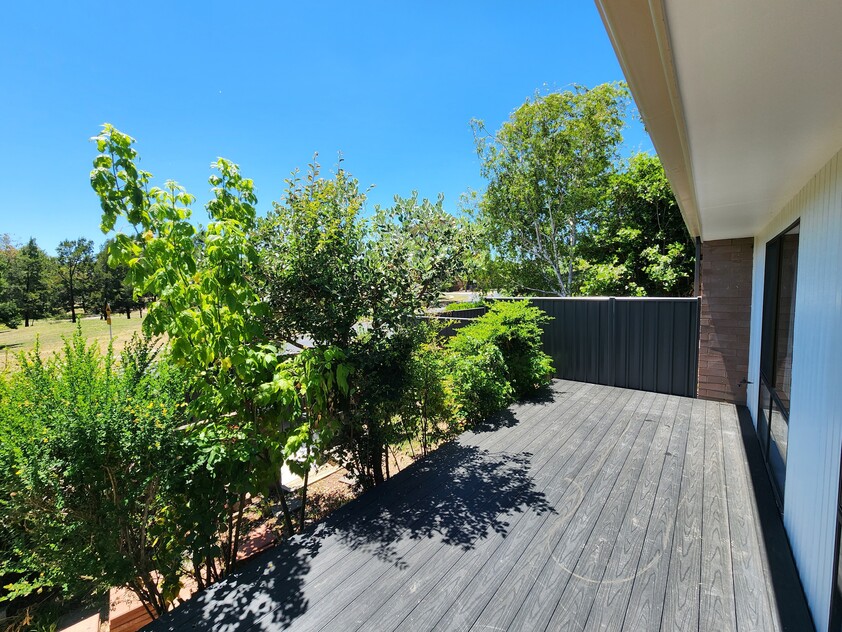 Spacious modern single-level townhouse - a rare opportunity!