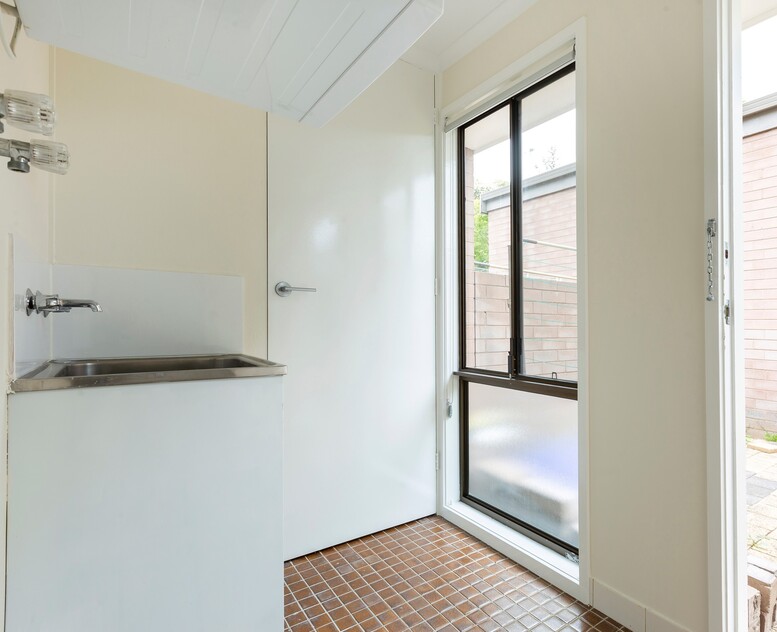 Spacious modern single-level townhouse - a rare opportunity!