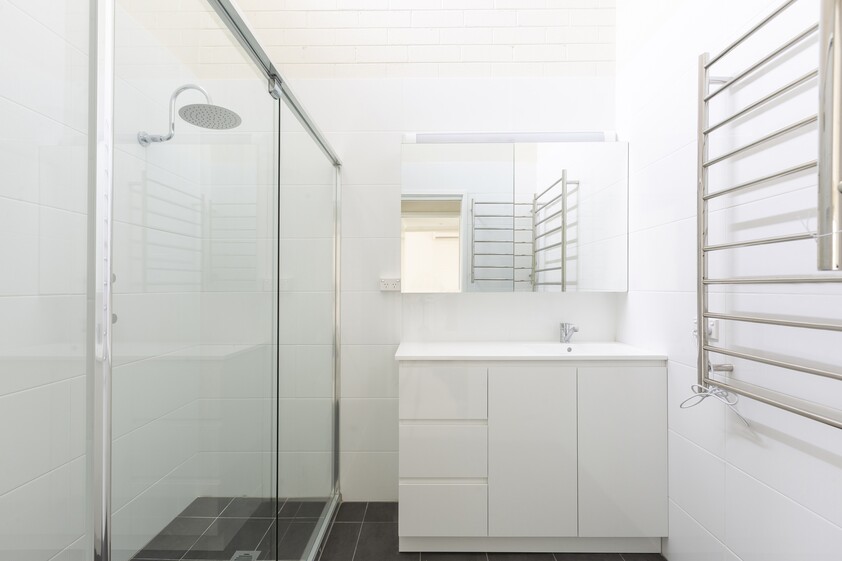 Spacious modern single-level townhouse - a rare opportunity!