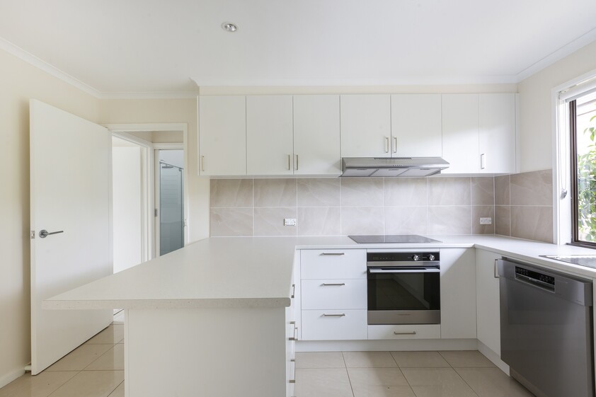 Spacious modern single-level townhouse - a rare opportunity!