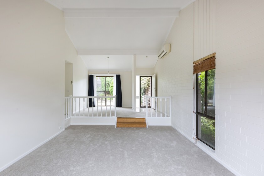 Spacious modern single-level townhouse - a rare opportunity!