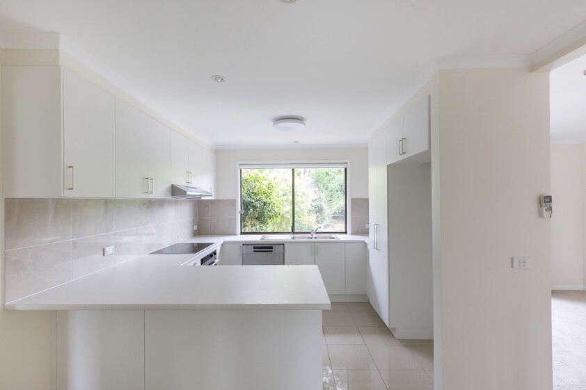 Spacious modern single-level townhouse - a rare opportunity!