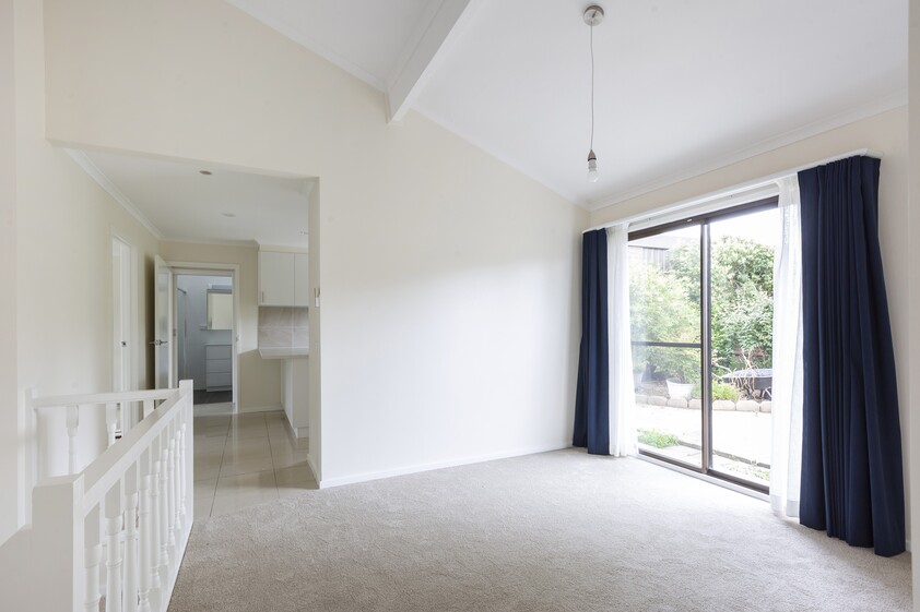 Spacious modern single-level townhouse - a rare opportunity!