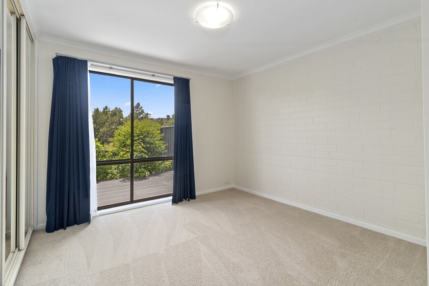 Spacious modern single-level townhouse - a rare opportunity!