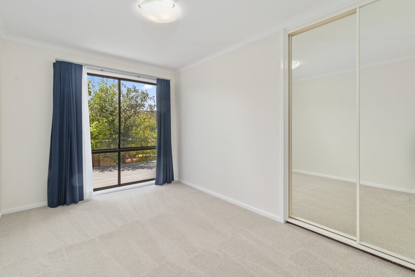 Spacious modern single-level townhouse - a rare opportunity!