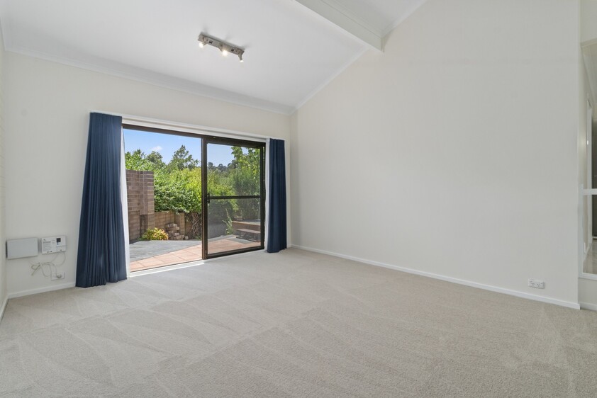 Spacious modern single-level townhouse - a rare opportunity!
