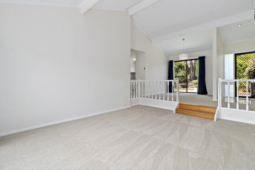 Spacious modern single-level townhouse - a rare opportunity!