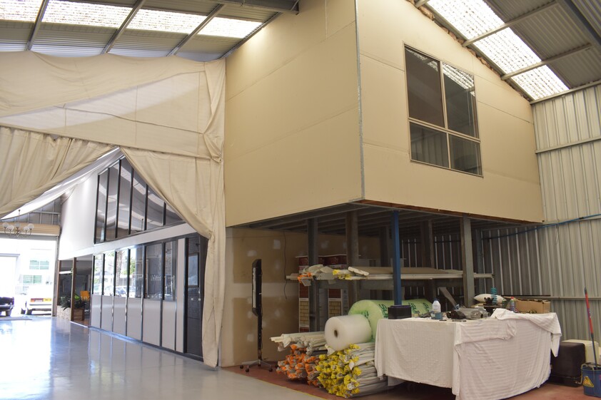 Prime Location Office/Warehouse - Versatile, City Fringe Location