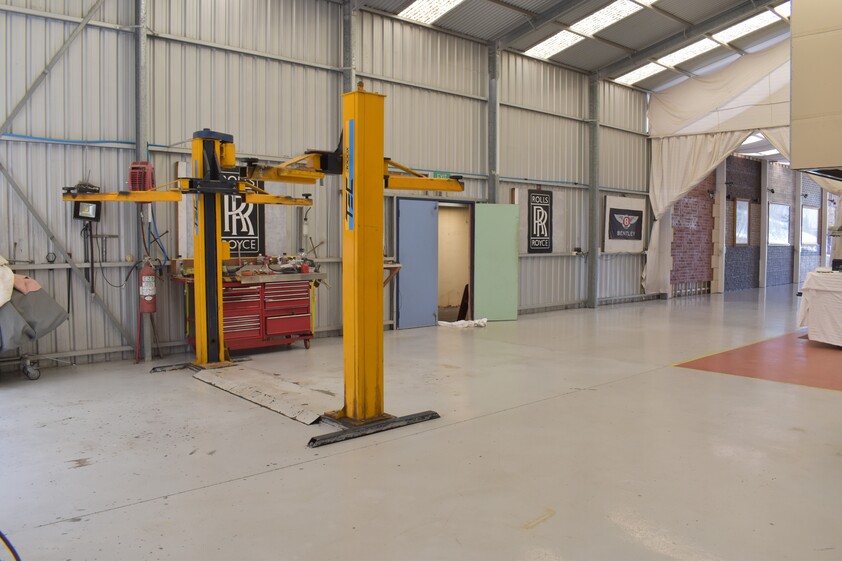 Prime Location Office/Warehouse - Versatile, City Fringe Location