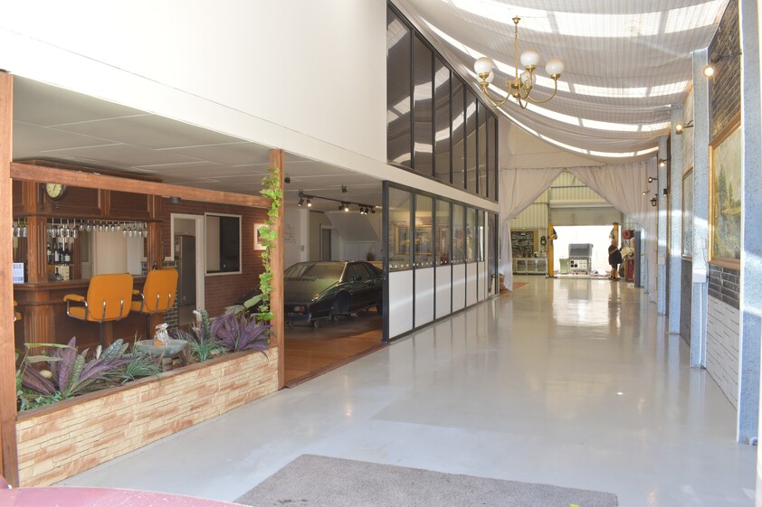 Prime Location Office/Warehouse - Versatile, City Fringe Location