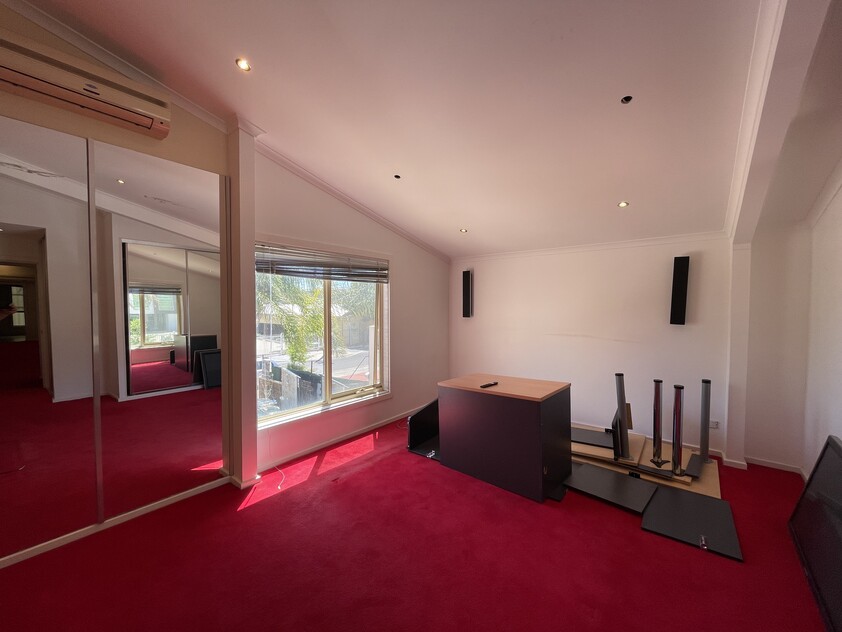 Prime Location Office/Warehouse - Versatile, City Fringe Location