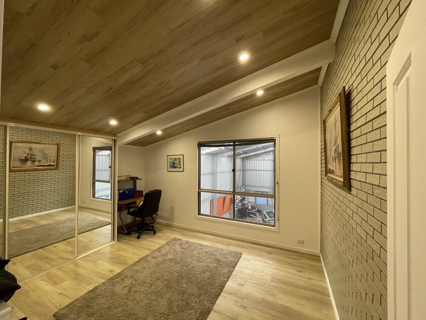 Prime Location Office/Warehouse - Versatile, City Fringe Location