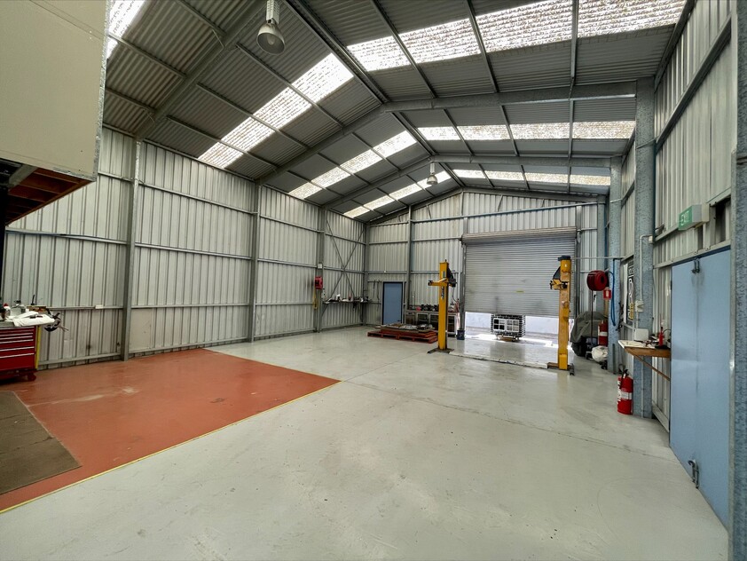 Prime Location Office/Warehouse - Versatile, City Fringe Location