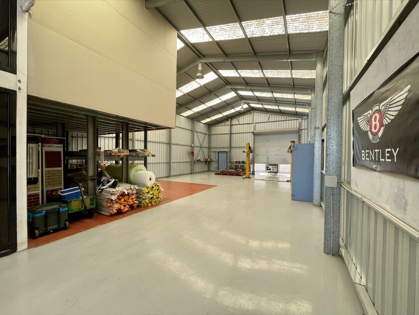 Prime Location Office/Warehouse - Versatile, City Fringe Location