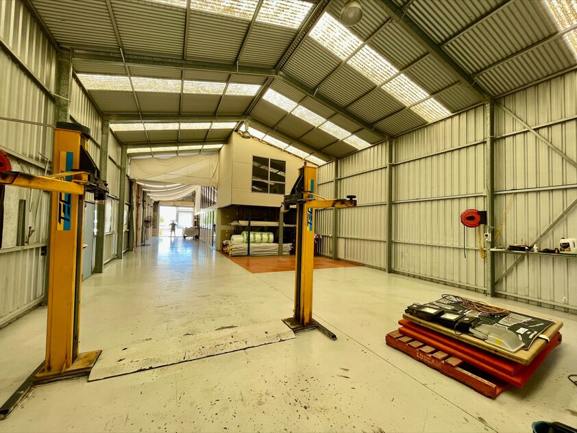 Prime Location Office/Warehouse - Versatile, City Fringe Location