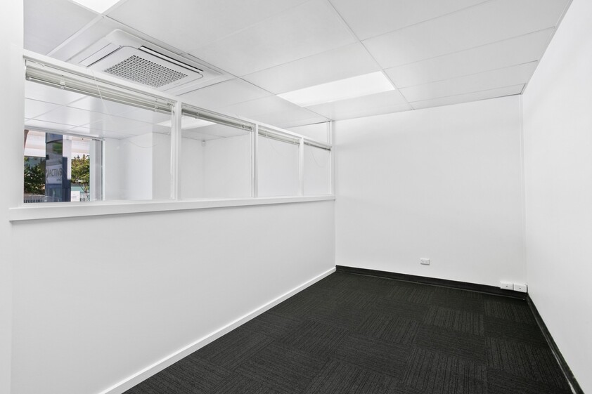 IMPRESSIVE OFFICE SUITE OPPOSITE WAYVILLE SHOWGROUNDS